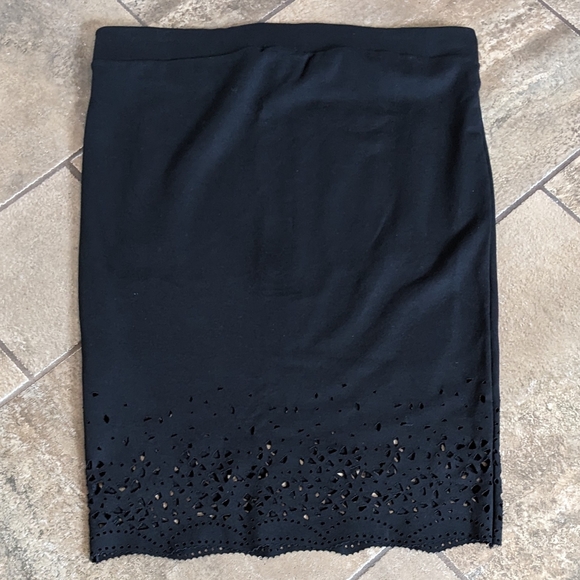 Torrid Skirt Stretchy Pencil Lacey Cut Out Hem Size 2 Black - Picture 2 of 12